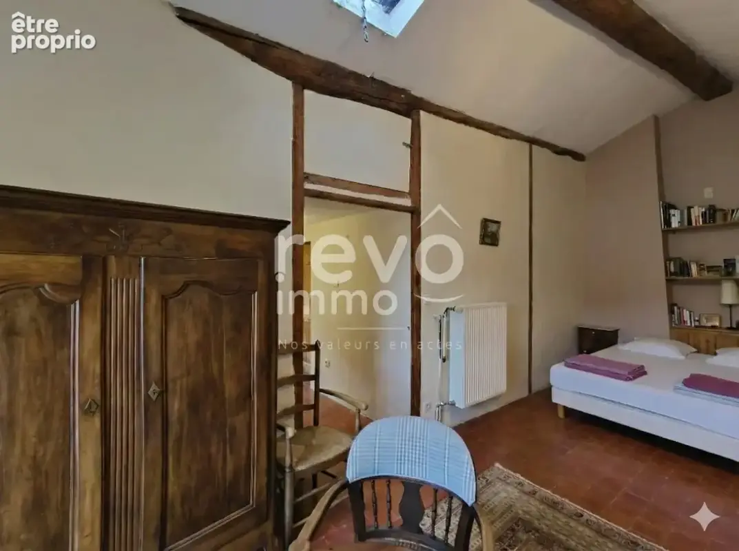 Authenticité, volumes et douceur de vivre au cur du village. - photo 5