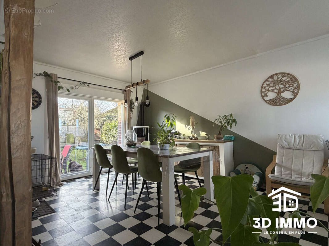 Maison à AVESNES-SUR-HELPE