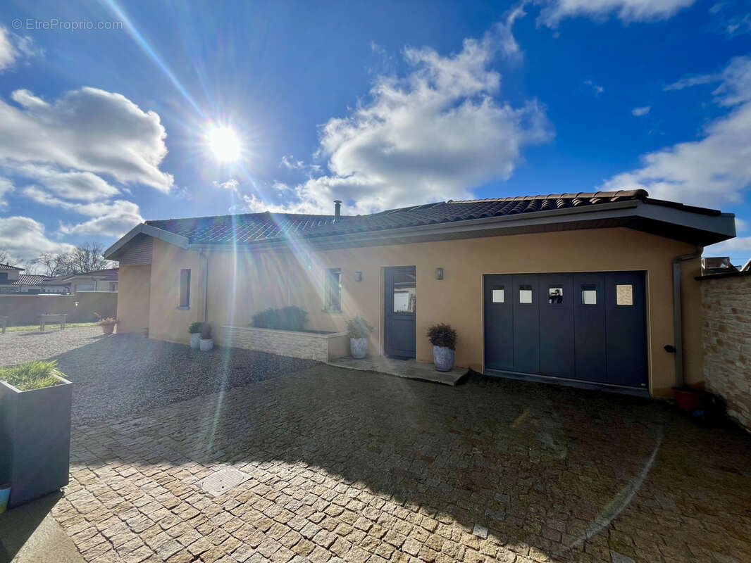 Maison à CHATILLON-SUR-CHALARONNE
