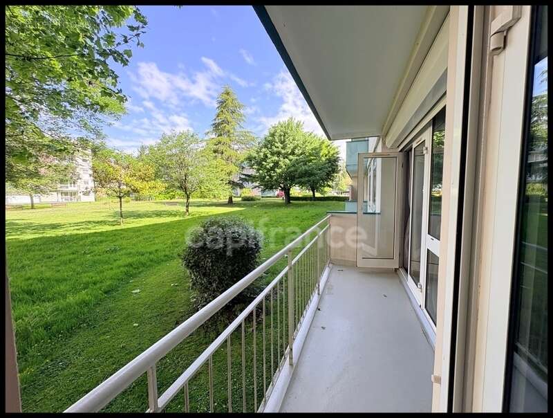 Appartement à MONT-SAINT-AIGNAN