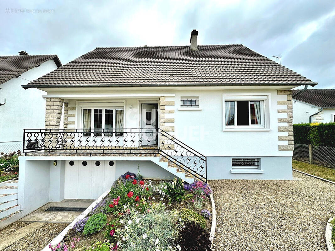 Maison à LONGUEIL-ANNEL