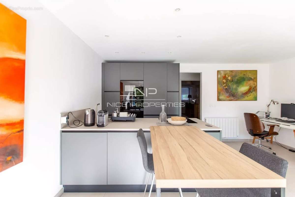 Appartement à SAINT-LAURENT-DU-VAR