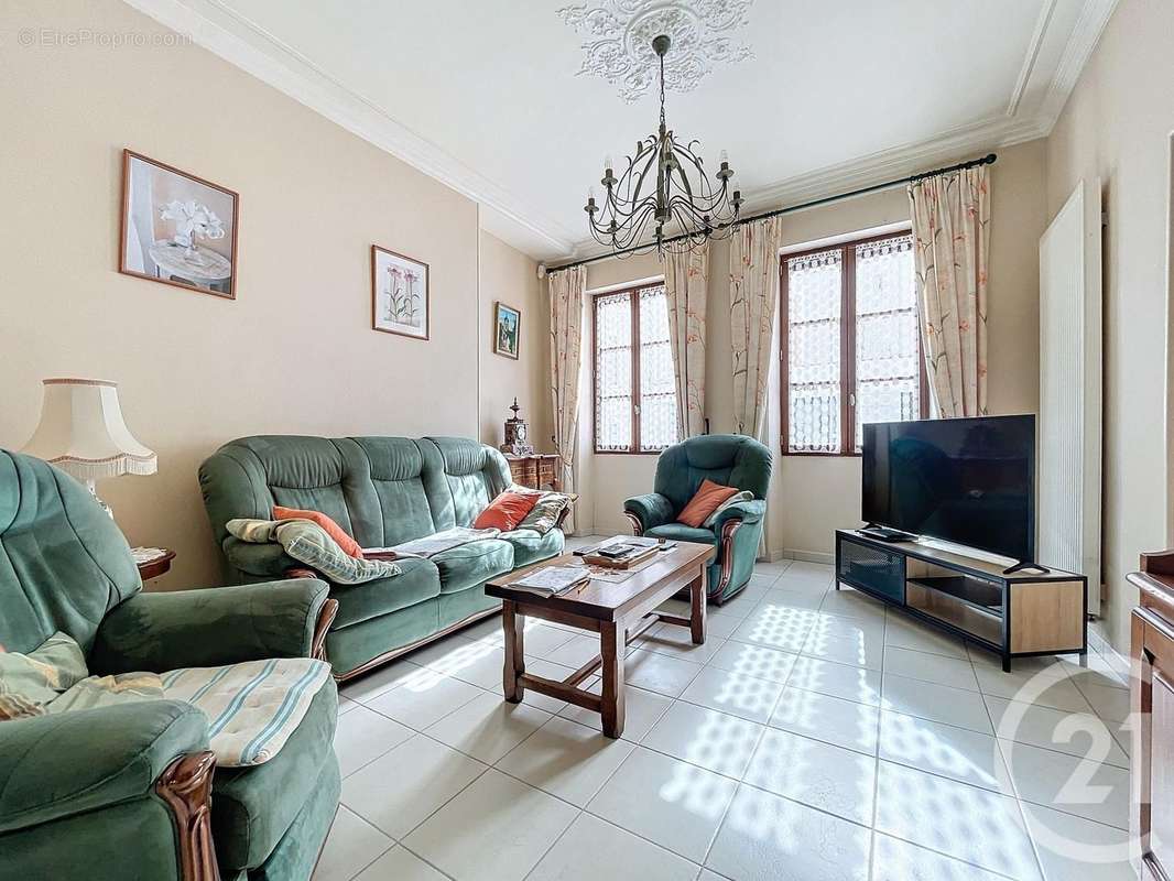 Maison à VILLENEUVE-LA-GUYARD