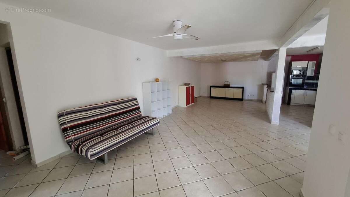 A VENDRE : Villa 2 T2 et 1 T4 (Vieux Habitants - 97119) - photo 27