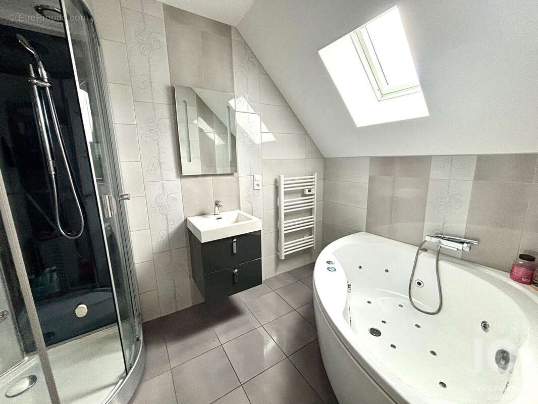 Maison  Contemporaine 5 chambres - 148M² - Varades - Loireauxence - 1615M² - photo 8