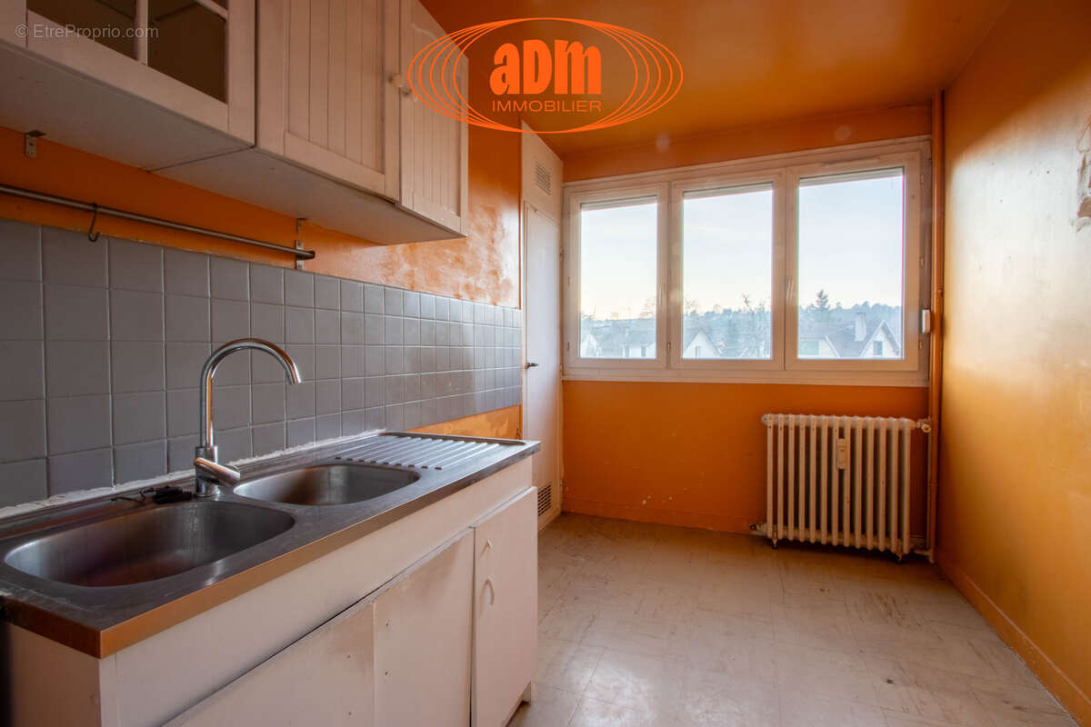 Avenue Clémenceau  Appartement F3 avec balcon, parking et cave - photo 3