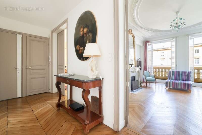 Appartement à PARIS-10E