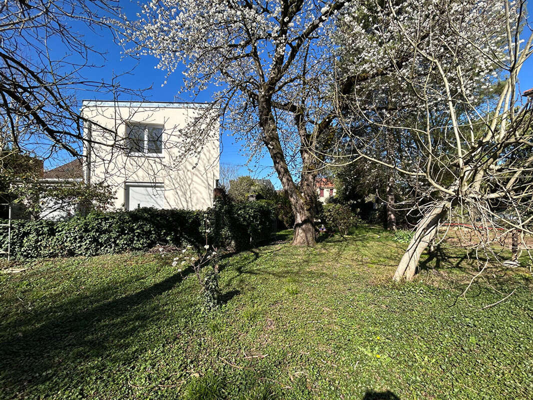 Maison à L'HAY-LES-ROSES