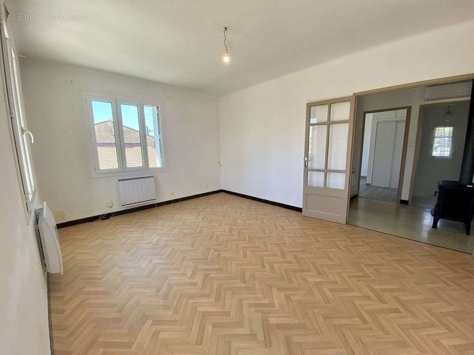 Saint Mitre les Remparts maisont type 6 à vendre - 4 chambres - Maison à SAINT-MITRE-LES-REMPARTS