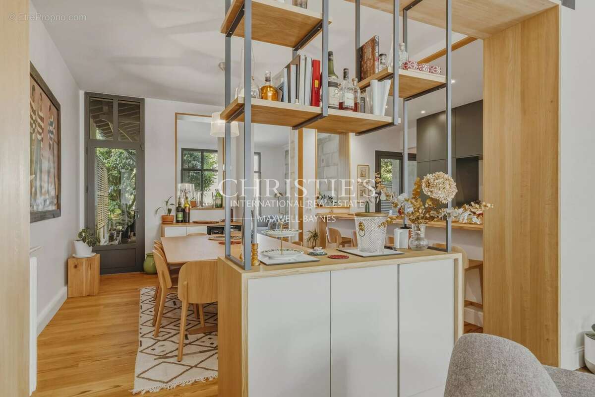 Maison de maître rénovée avec maison d'invités, piscine et garages - photo 12