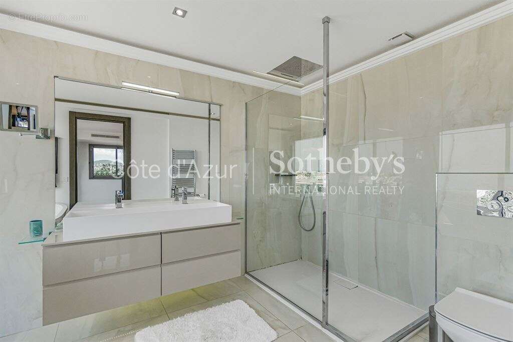 Antibes, penthouse rénové avec terrasse panoramique aux portes du Cap d’Antibes - photo 16