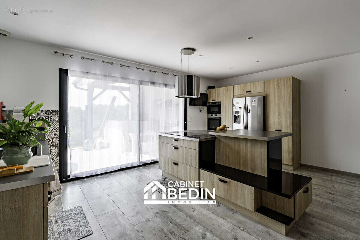 Maison 169 m² à Saint-Martin-Du-Bois  - photo 3