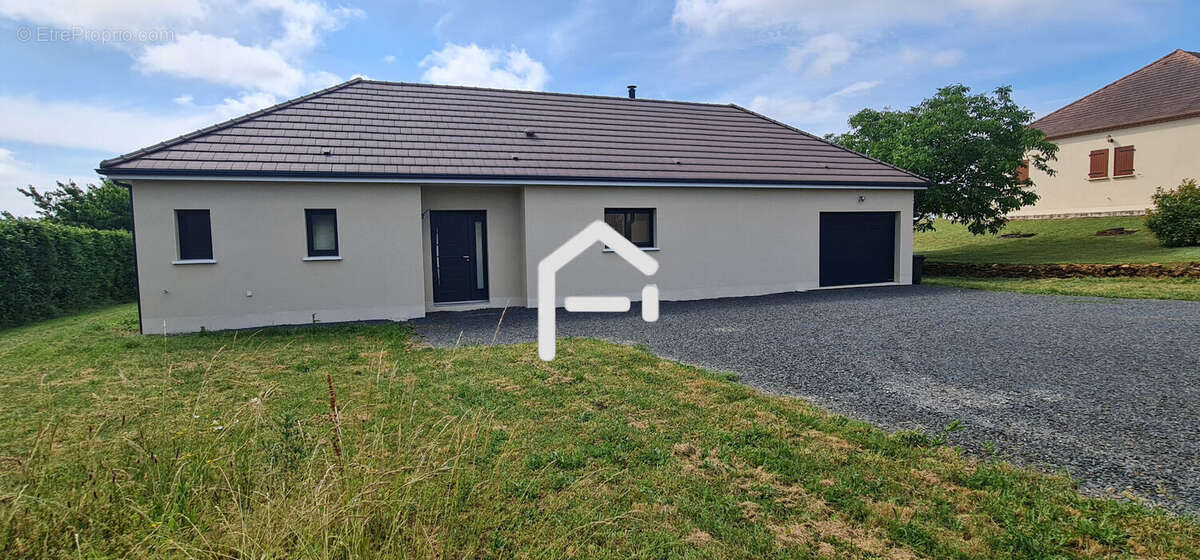 Maison à OBJAT