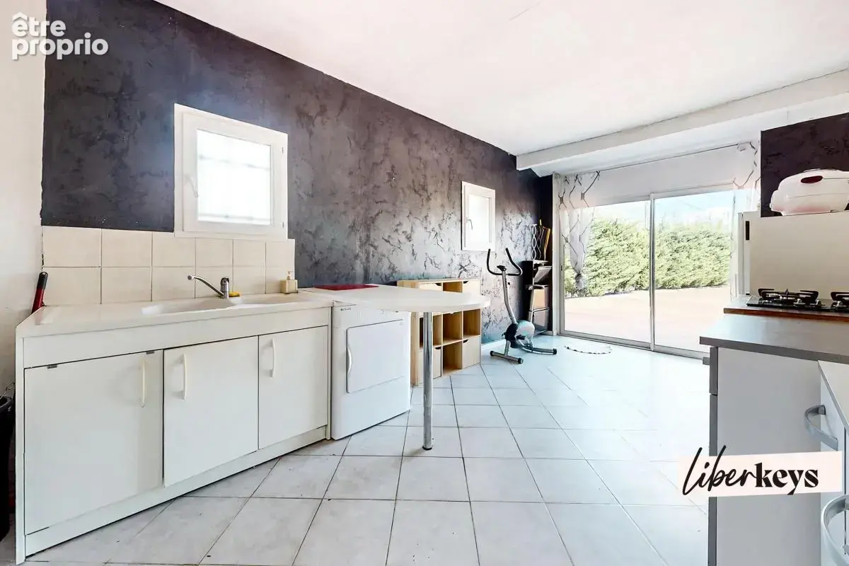 Saint rémy - villa plain pied non mitoyenne - salon 40 m² - 3 chambres - buanderie - 1185 m² terrain - photo 11