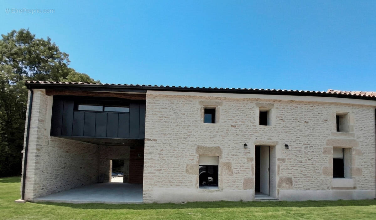Maison à SURGERES
