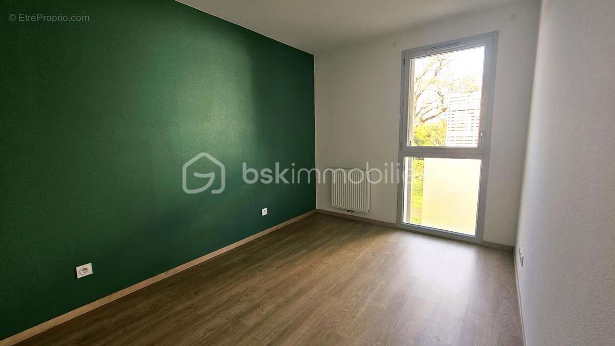 SOUSTONS – Appartement T2 récent avec terrasse et double parking en sous-sol - photo 2