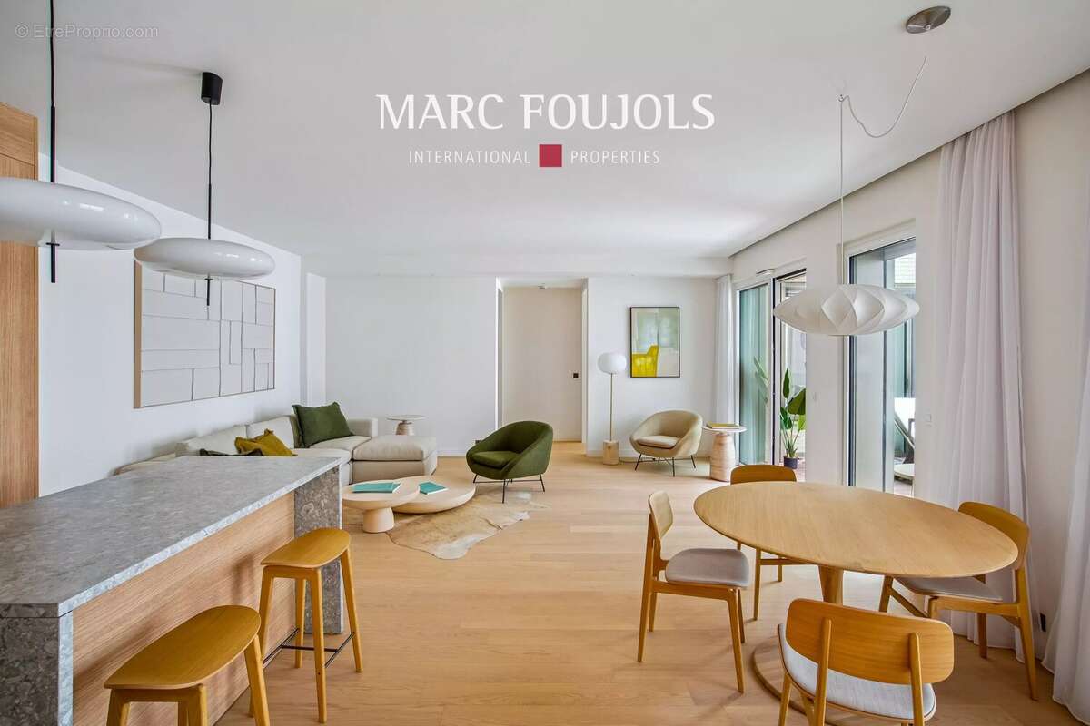 Appartement à PARIS-8E