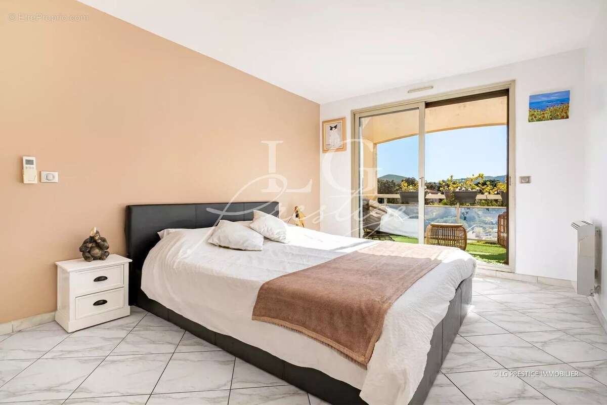 Appartement à MANDELIEU-LA-NAPOULE