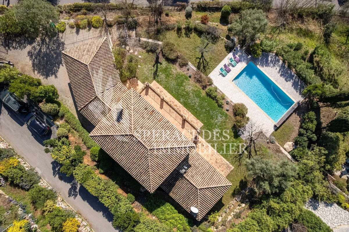 Maison à TOURRETTES-SUR-LOUP