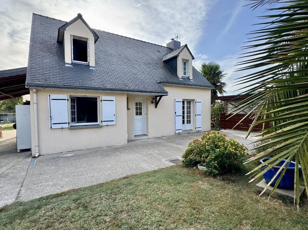 Maison à DONGES