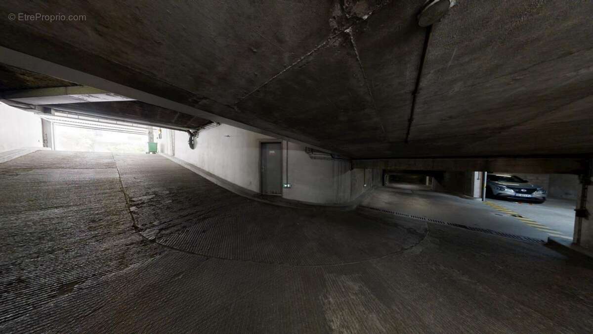 Parking à PARIS-15E
