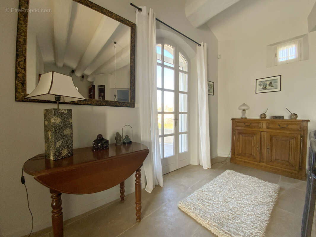 Très belle villa dans un village avec commerces sur un terrain de 3500 m2. - photo 14