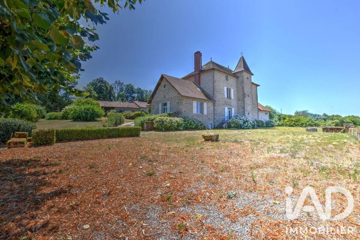 Photo 1 - Maison à SAINT-LEONARD-DE-NOBLAT