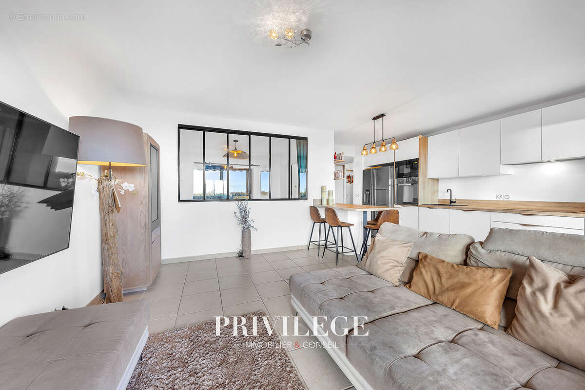 Appartement à SAINT-LAURENT-DU-VAR