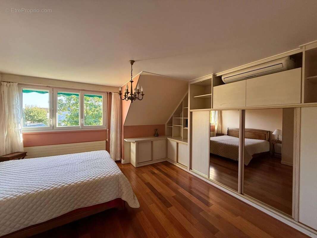 Maison à SAINT-MAUR-DES-FOSSES