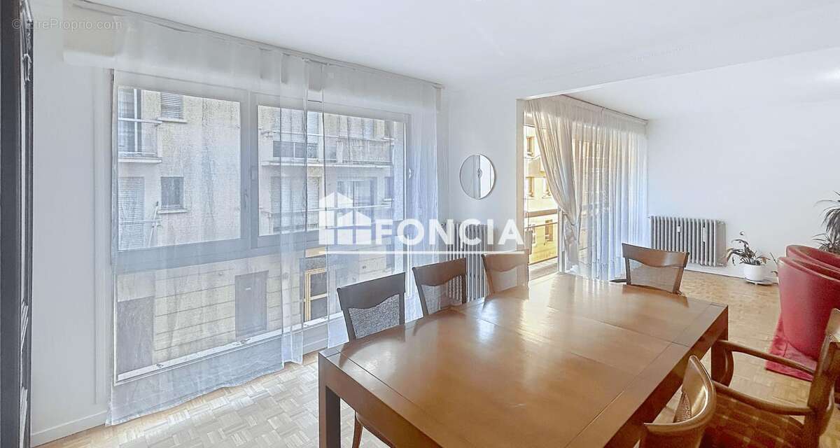 Port - Grand T4 avec ascenseur, balcon, parking et cave - photo 4
