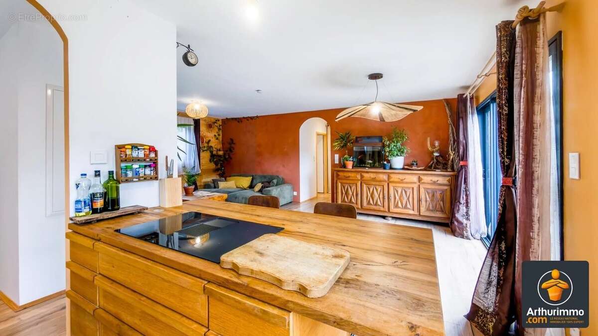 Maison à LE CRESTET