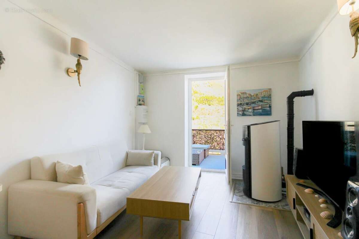 Maison à TOURETTE-DU-CHATEAU