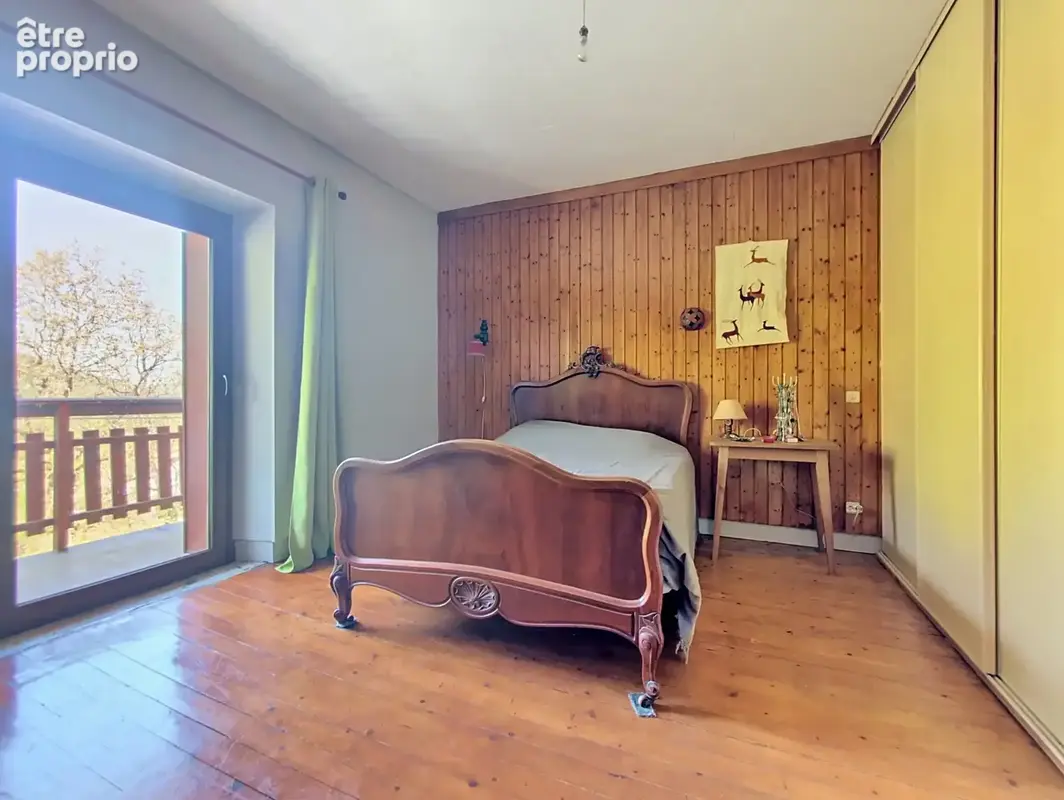 Entre Annecy et Aix-les-Bains,  maison familiale avec jardin, dépendances et beau potentiel - photo 12