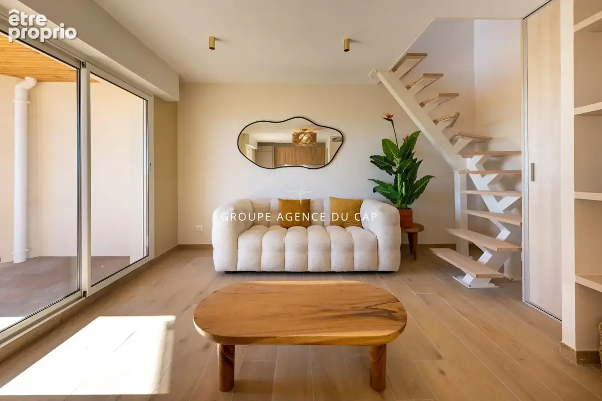 St raphael, pied dans l'eau, duplex 3 pieces de 63 m²  en rez de jardin  + terrasse face mer, parking privé, piscine et acces di - photo 6