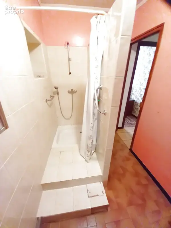 Bel Immeuble 2 Appartements et grand Garage. - photo 40
