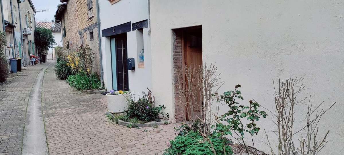 Maison à NEGREPELISSE