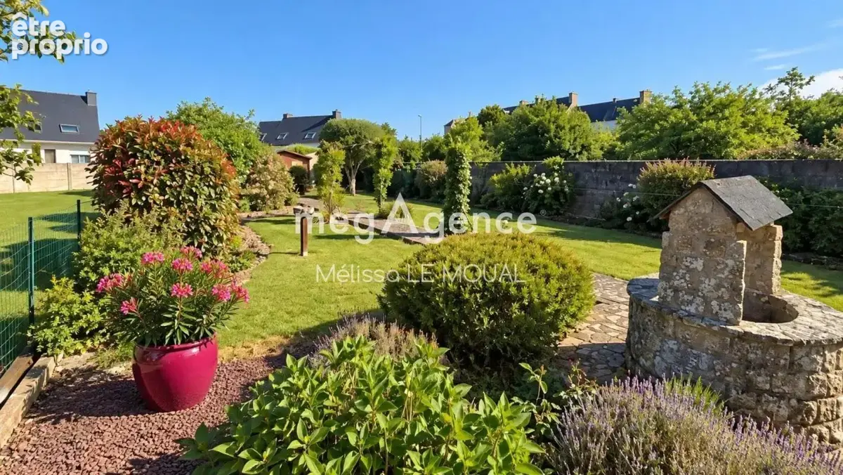 RIANTEC – Maison familiale avec jardin, garage et dépendances - photo 9