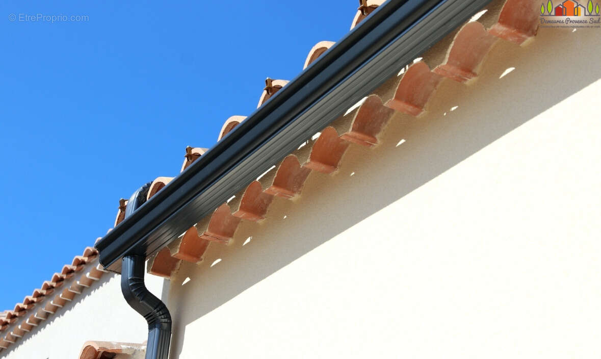 Terrain à COURTHEZON