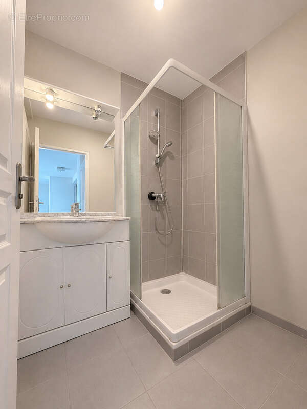 Appartement à BONNE