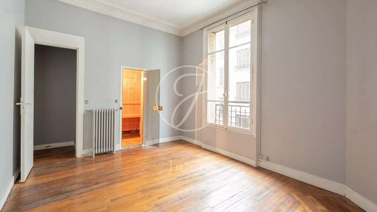 Appartement à PARIS-7E