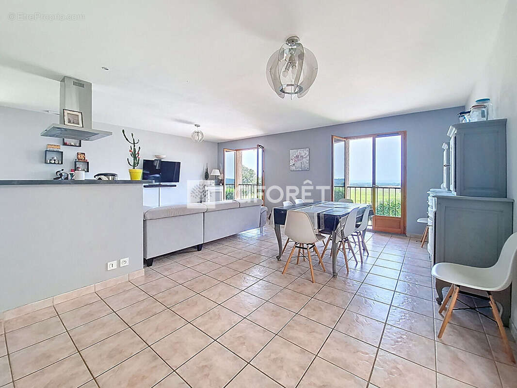 Maison à VILLIE-MORGON