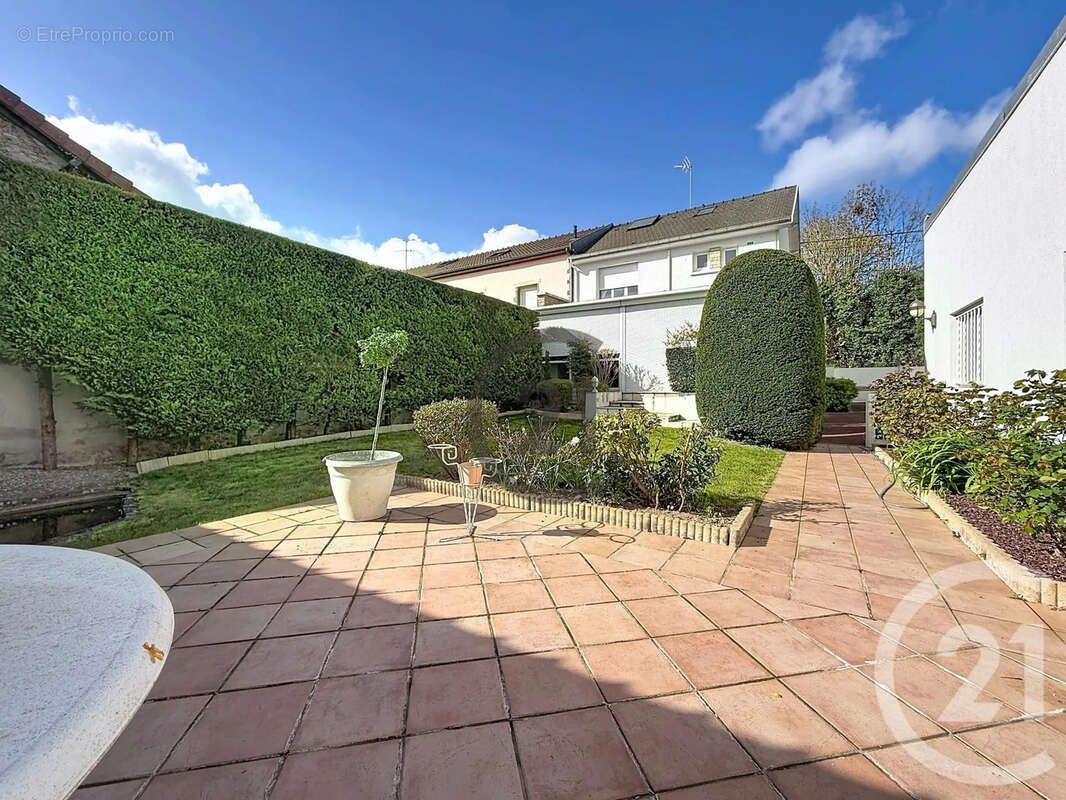 Maison à SAINTE-SAVINE