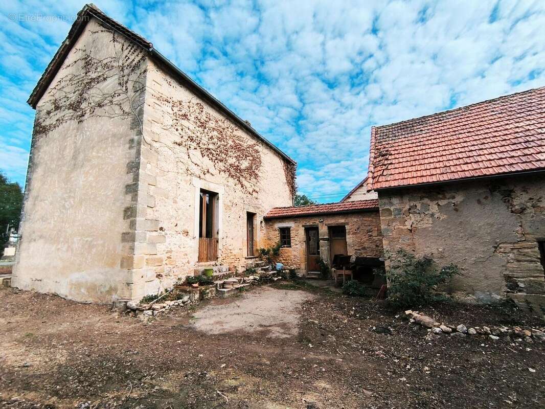 Maison 111 m² à Mauzens-Et-Miremont  - photo 2