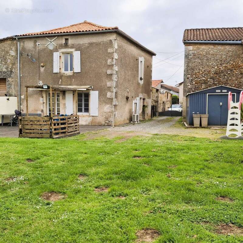 Maison 130 m² à La Rochefoucauld  - photo 8