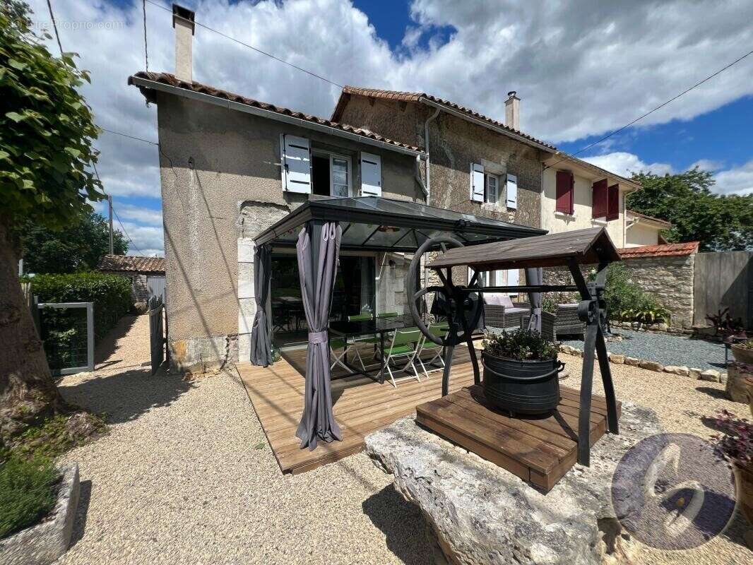 Maison à PAMPROUX