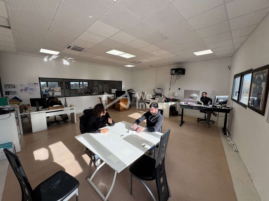 Commerce à VALERGUES