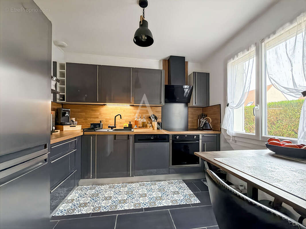 Maison à JOUY-LE-MOUTIER