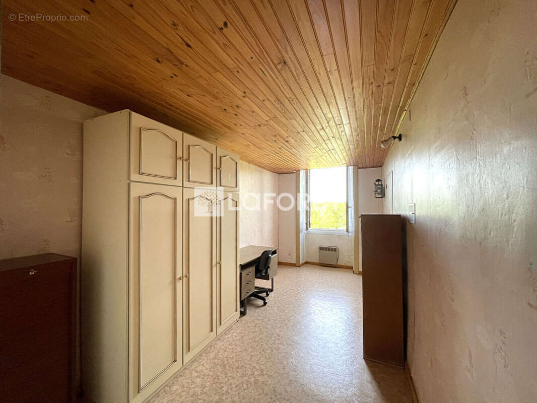 Maison Saint Lamain à fort potentiel , 4 pièce(s) 139m² - photo 9
