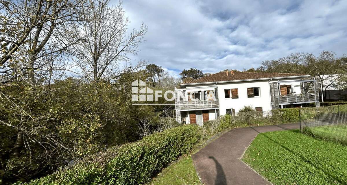 Appartement à PAREMPUYRE