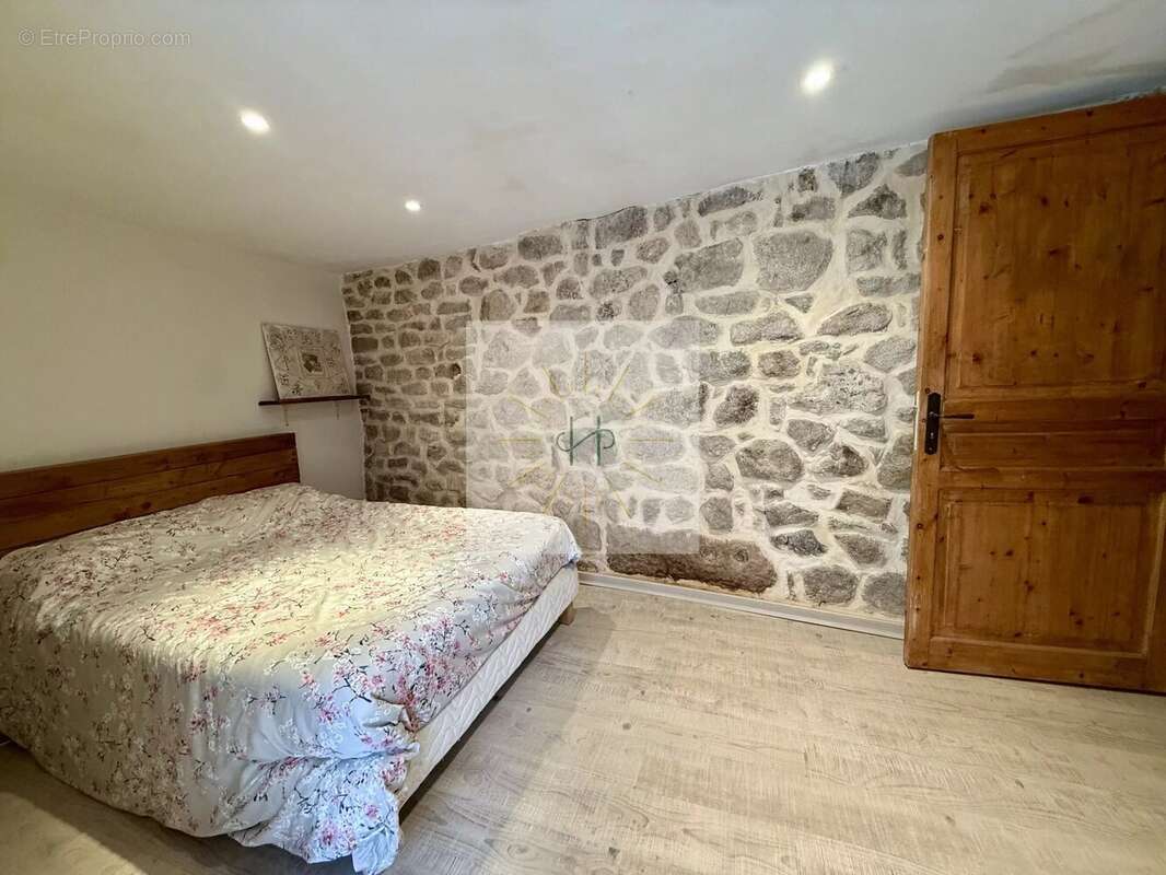 Maison à GOURDON